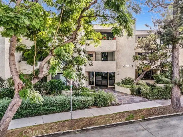 8400 De Longpre  #212, West Hollywood, CA 90069 - #1