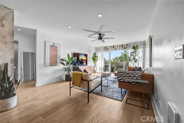 8400 De Longpre  #212, West Hollywood, CA 90069 - #2