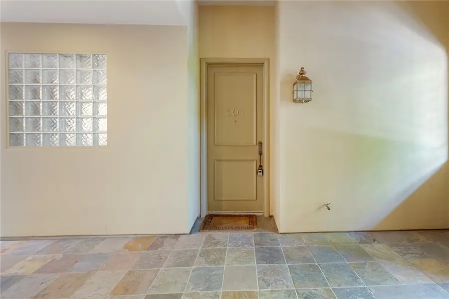 2125 S Bentley Ave  #101, Los Angeles, CA 90025 - #3