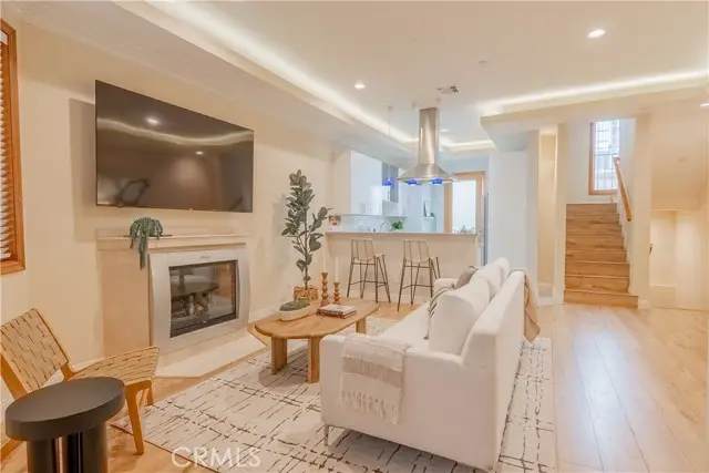 216 Buena Vista Street  #113, Burbank, CA 91505 - #3