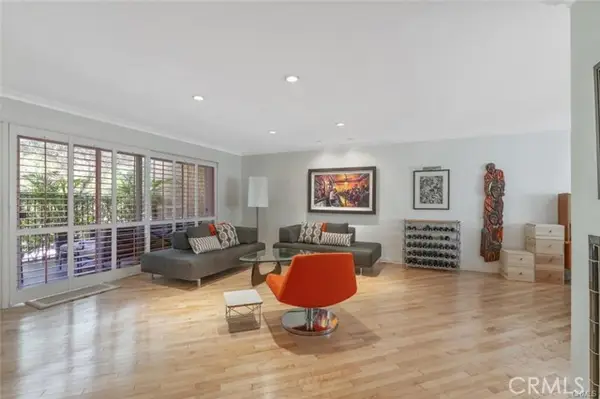 9639 Via Torino, Burbank, CA 91504