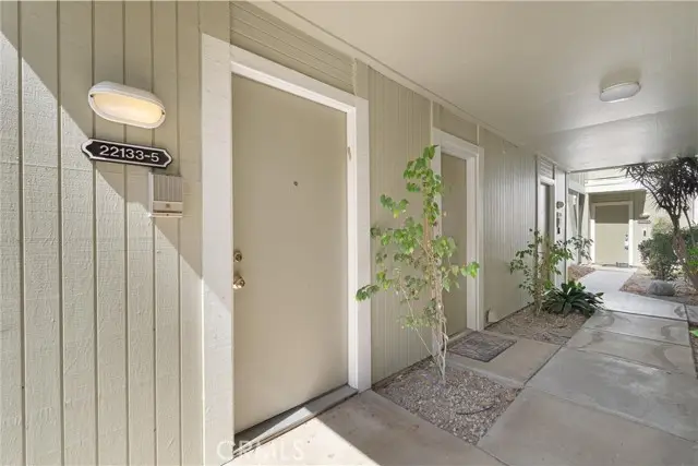 22133 Burbank Blvd #5, Woodland Hills, CA 91367 - #2