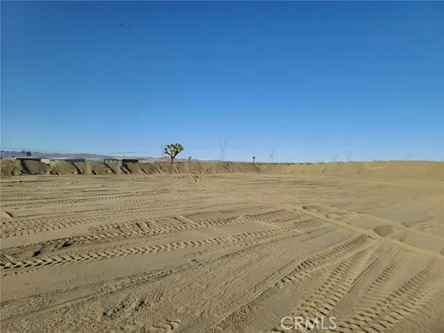 15972 EL ESTEBAN RD, Phelan, CA 92371 - #1
