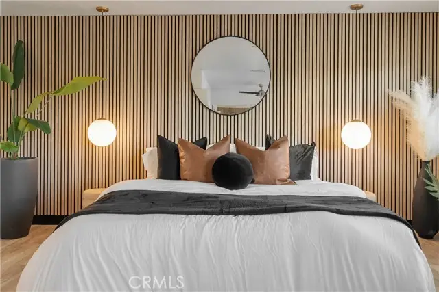 23413 Oxnard Street, Woodland Hills, CA 91367 - #2