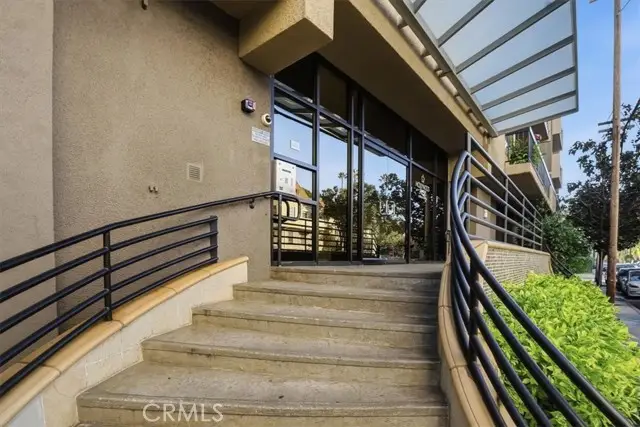 7320 Hawthorn Avenue  #108, Los Angeles, CA 90046 - Image #2