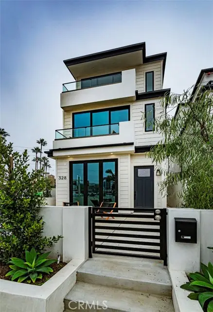 328 3rd, Huntington Beach, CA 92648