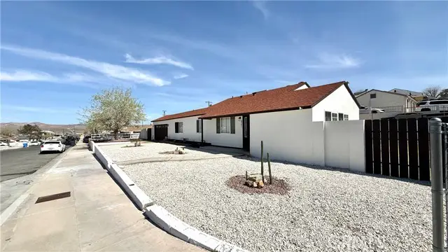 821 Caliente, Barstow, CA 92311 - #2