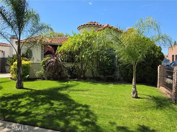 8927 Denker, Los Angeles, CA 90047