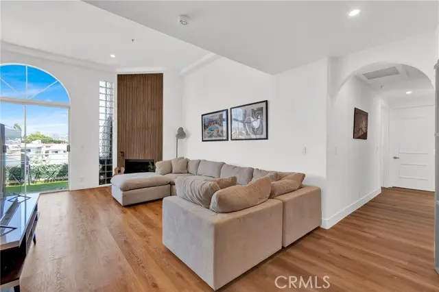 4830 Elmwood Avenue  #302, Los Angeles, CA 90004 - #3