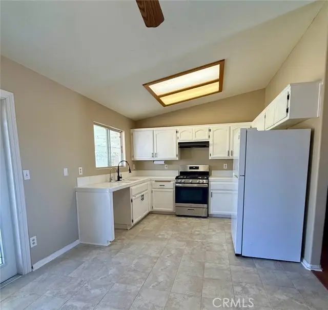18401 Westlawn St, Hesperia, CA 92345 - #3