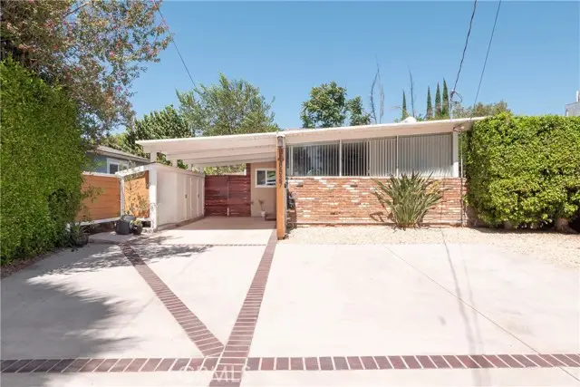 18527 Napa Street, Northridge, CA 91324 - #3