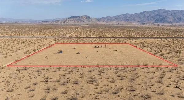10425 Laguna Seca, Apple Valley, CA 92308