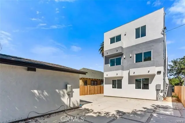 136 48th Street, Los Angeles, CA 90037 - #3