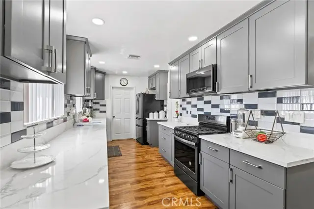 14870 Hubbard, Sylmar, CA 91342 - Image #3