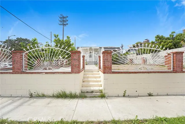 9027 Menlo, Los Angeles, CA 90044 - #2