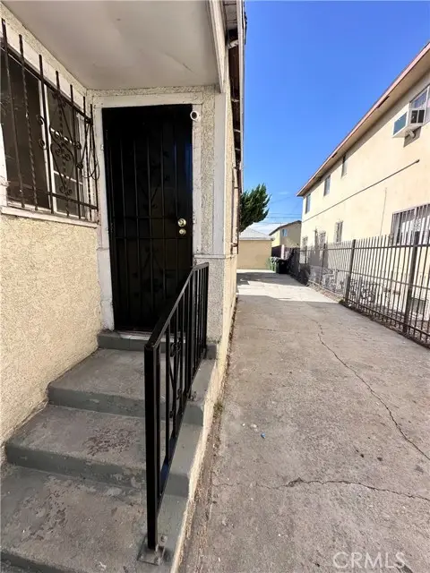209 89th, Los Angeles, CA 90003