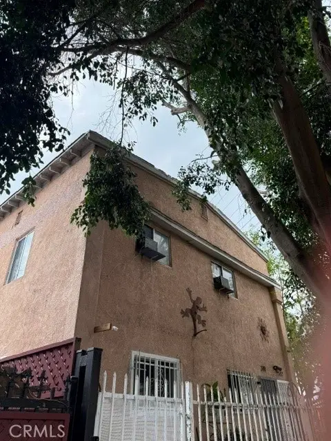 300 42nd Place, Los Angeles, CA 90011