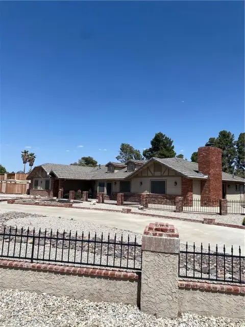 19989 Cronese Lane, Apple Valley, CA 92308