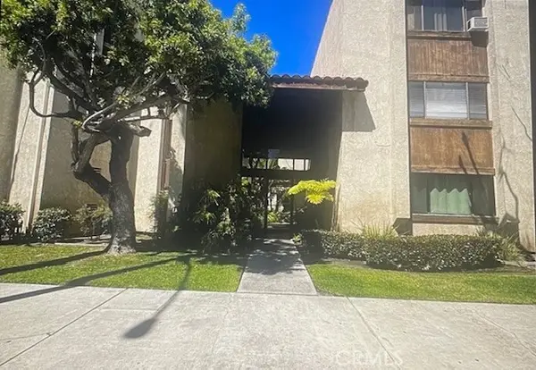1203 San Antonio Drive  #201, Long Beach, CA 90807