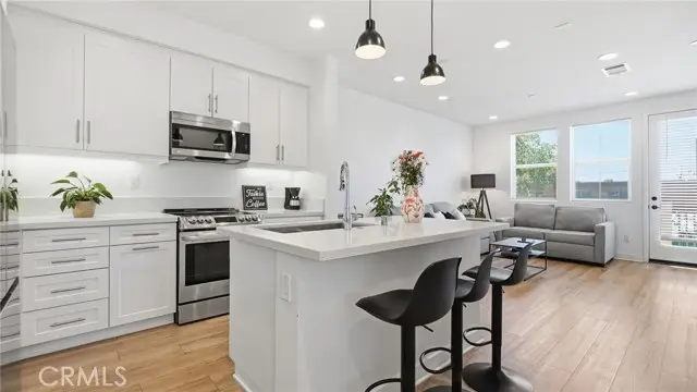 2560 Valentina, Los Angeles, CA 90040 - #1