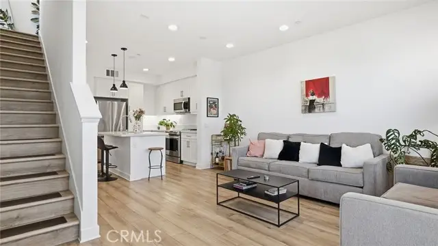 2560 Valentina, Los Angeles, CA 90040 - #2