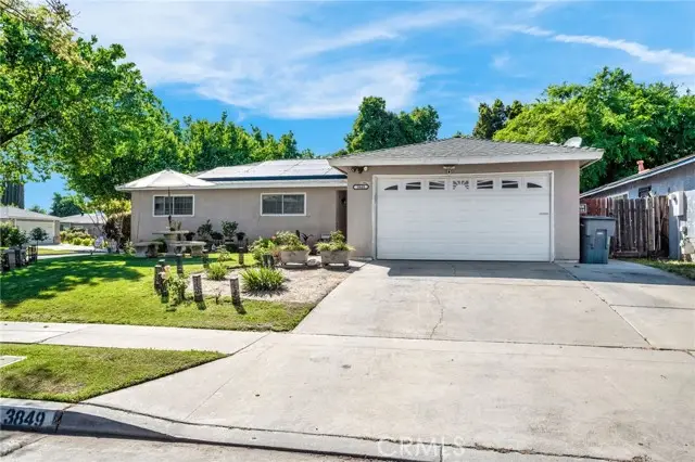 3849 Stanford, Fresno, CA 93727 - #3