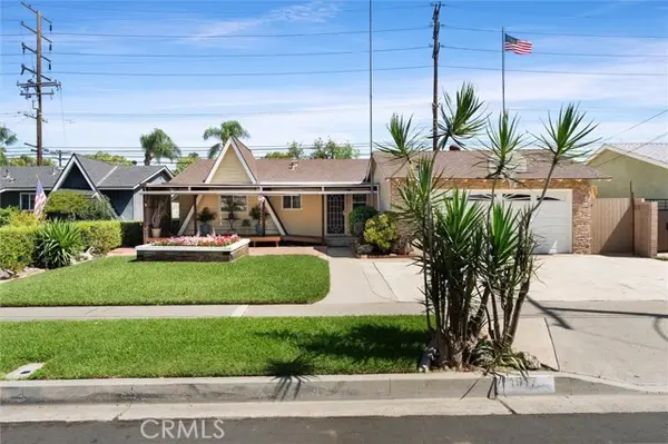 1917 Flora St, Santa Ana, CA 92704