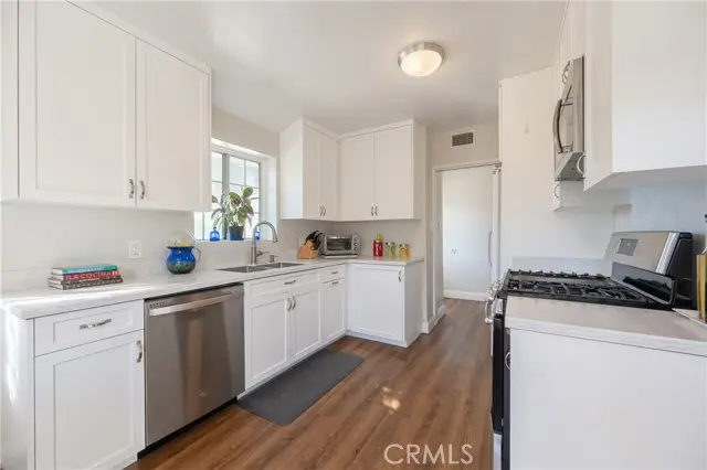 15815 Bassett Street, Van Nuys, CA 91406 - Image #2