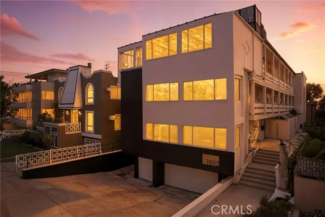 11912 Gorham  #3, Los Angeles, CA 90049 - Image #2