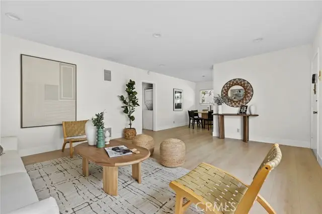 587 South St  #18, Glendale, CA 91202 - Image #2