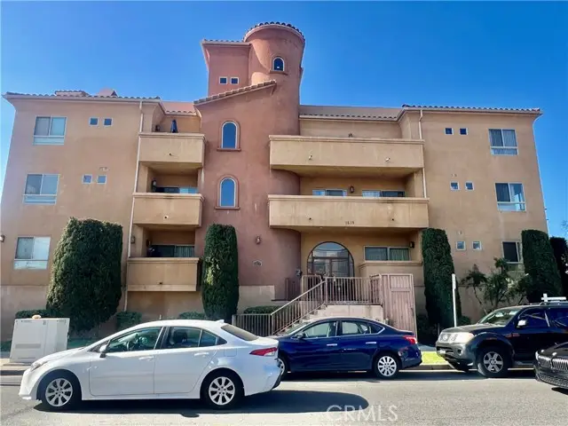 1515 Grismer Avenue  #102, Burbank, CA 91504 - Image #1