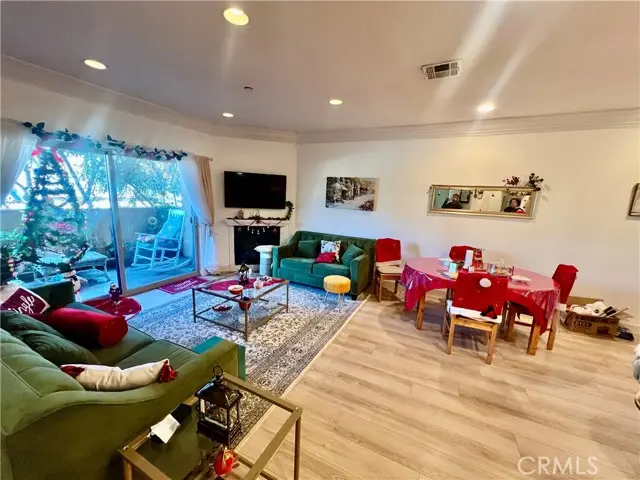 1515 Grismer Avenue  #102, Burbank, CA 91504 - Image #3
