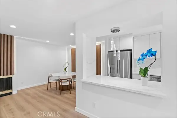 949 Kings  #215, West Hollywood, CA 90069