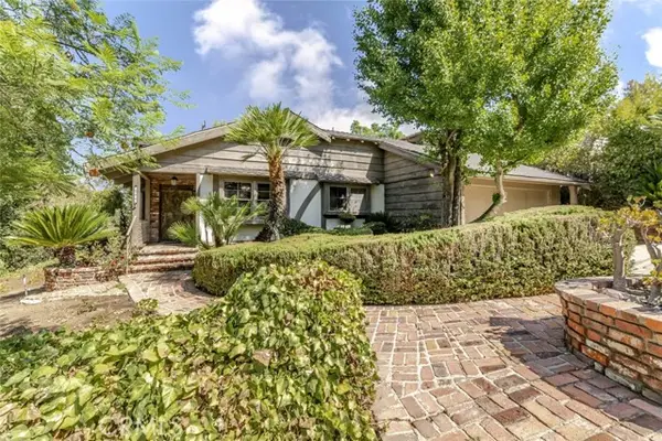 3853 Eureka Drive, Studio City, CA 91604