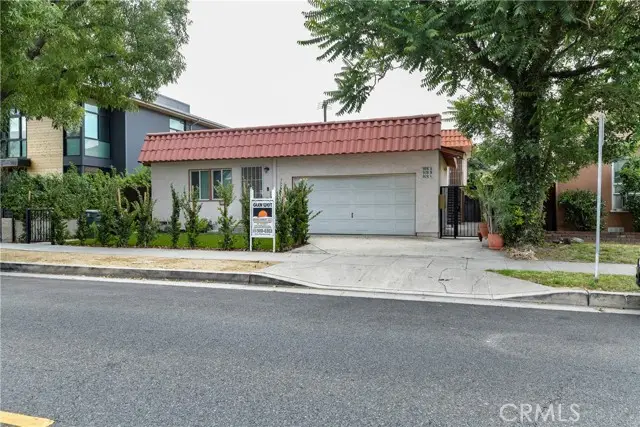 924 Clark, Burbank, CA 91506 - #1