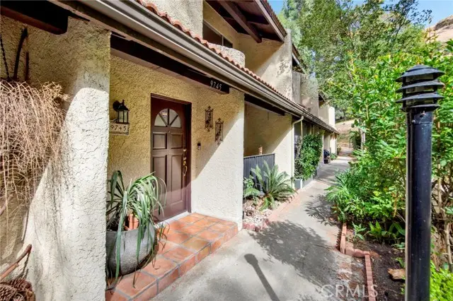 9745 Via Roma, Burbank, CA 91504 - #1