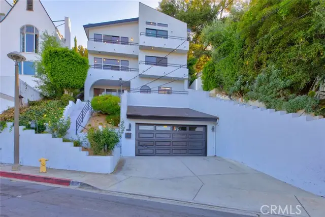 1425 Columbia Dr, Glendale, CA 91205 - #3