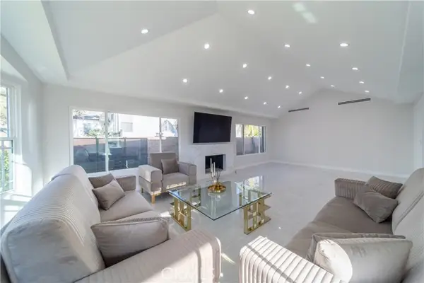 902 WALNUT Avenue, Burbank, CA 91501
