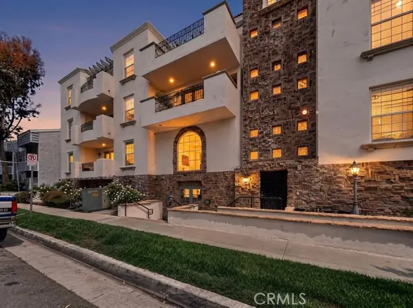 12407 Moorpark Street  #104, Studio City, CA 91604