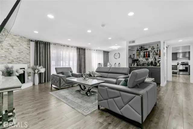 8801 Cedros Avenue  #7, Panorama City, CA 91402 - #3