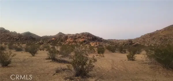 5 Laguna Seca Drive, Apple Valley, CA 92307