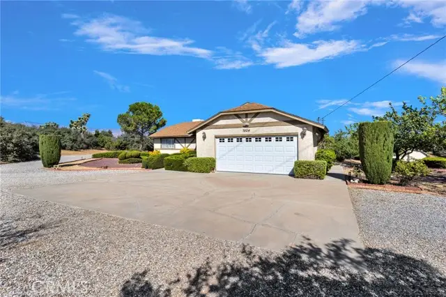 7824 Columbine, Hesperia, CA 92344 - #2