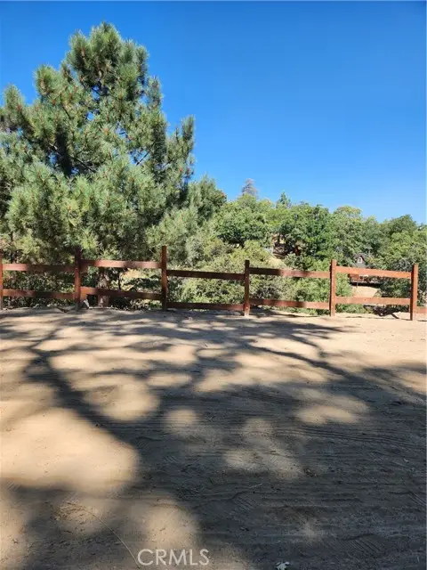 1563 Rock Ridge Drive, Lake Arrowhead, CA 92352