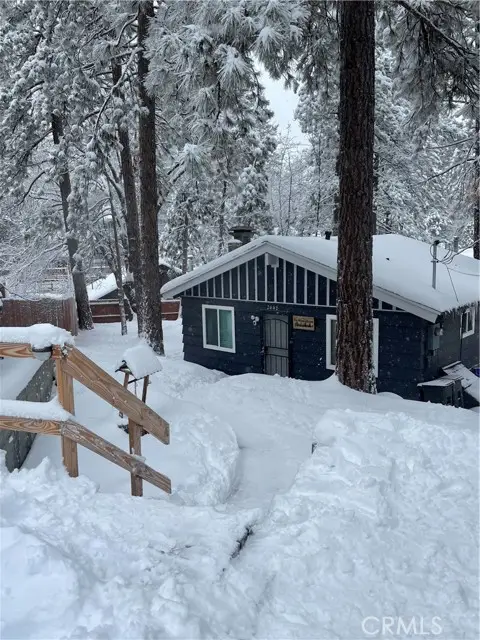 2448 Ridge Drive, Running Springs, CA 92382