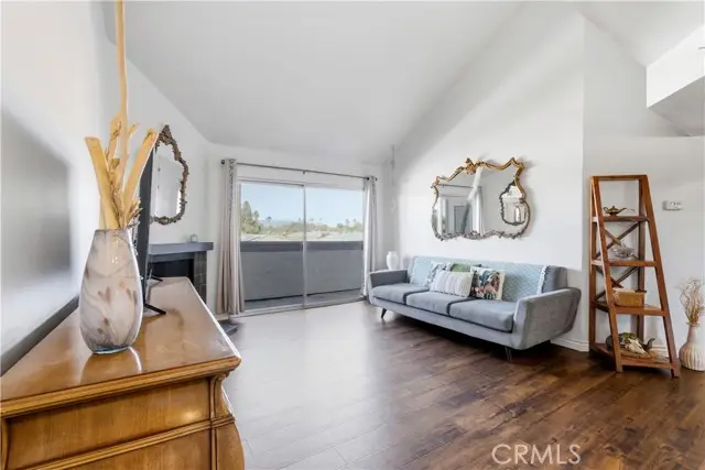 20253 Keswick St  #326, Winnetka, CA 91306 - Image #2