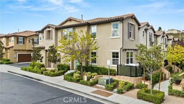 28687 Jardineras, Valencia, CA 91354