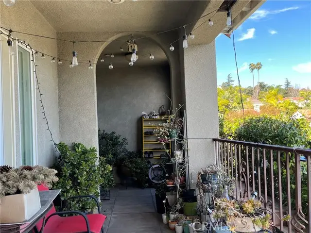 2051 Catalina Street, Los Angeles, CA 90027 - #3