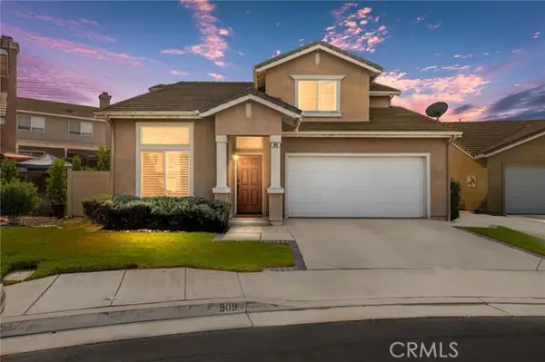 909 Heron Drive, Corona, CA 92879