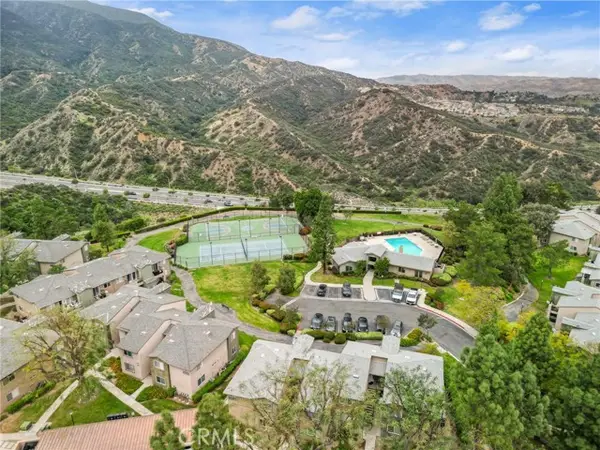 2588 Avenida Del Vista  #J202, Corona, CA 92882