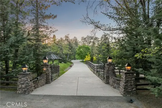 32310 Hummingbird Court, Running Springs, CA 92382 - #2